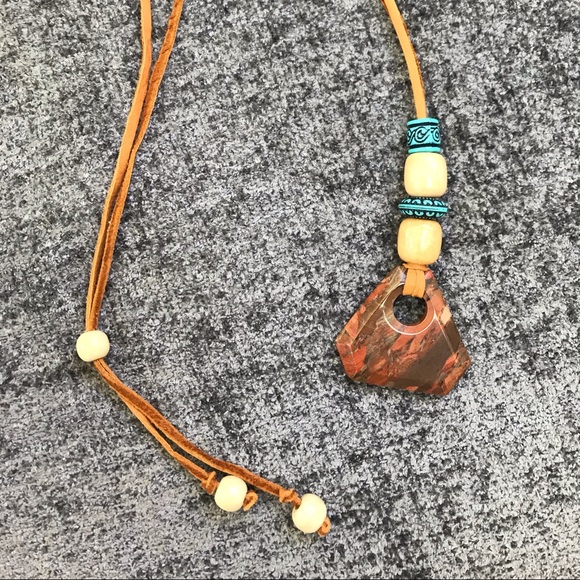 Agate Triangular Pendant Necklace - Picture 6 of 8